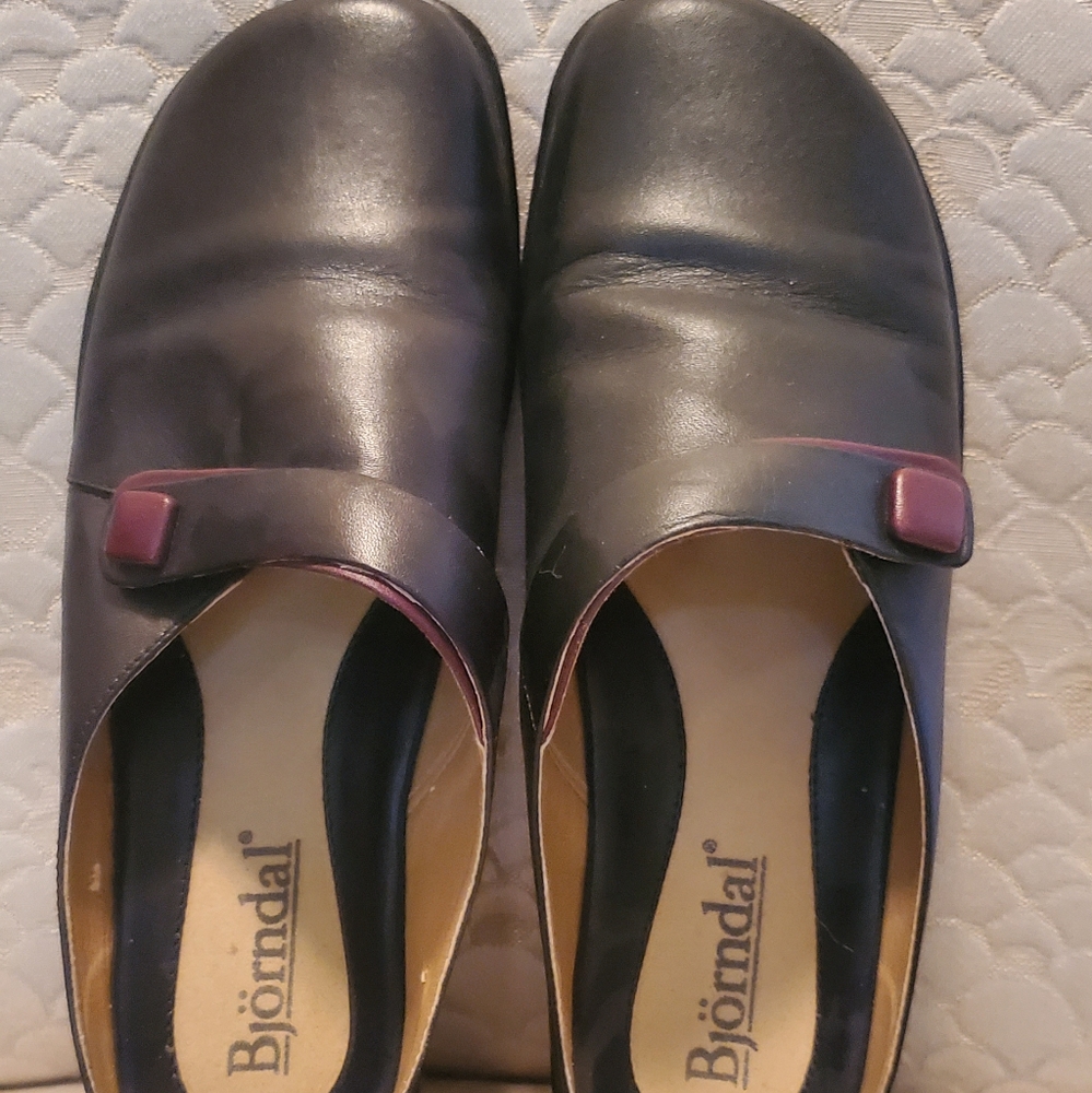 Black Bjorndal Clogs
